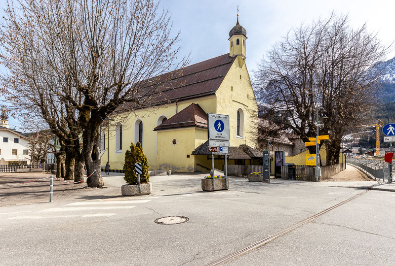 Al centro del paese